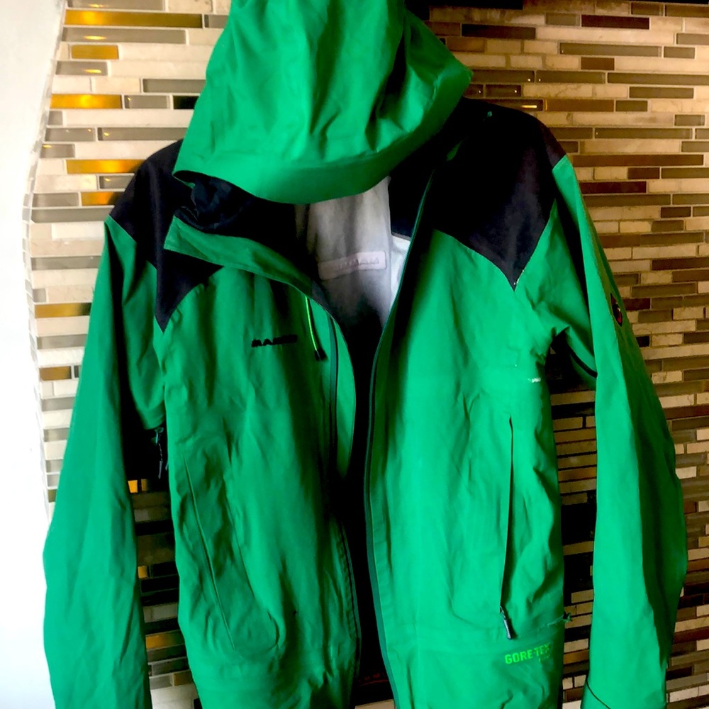Mammut Brand Swiss Styled Gore-Tex Mens M lightweight ski shell